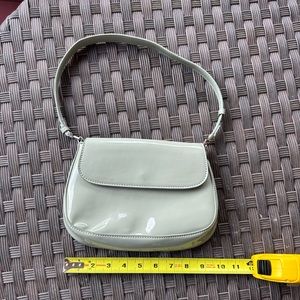 Jade green patent leather shoulder purse.